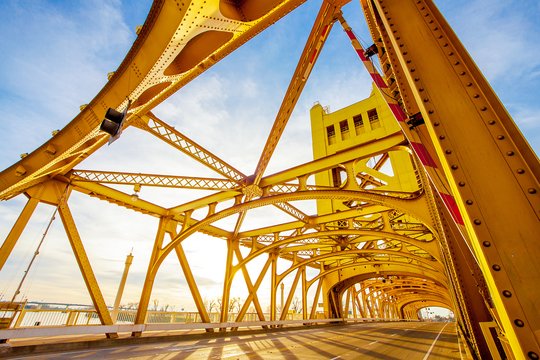 Metallurgie Brücke gelb