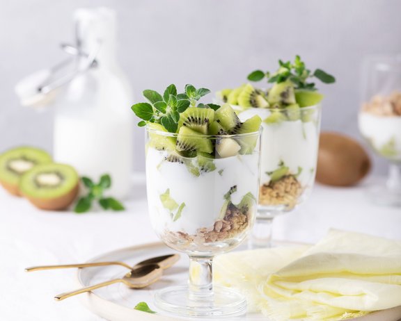 Eisbecher mit Kiwi