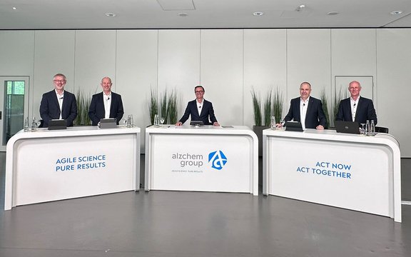 Gruppenbild Vorstände & Aufsichtsratsvorsitzender an Hauptversammlung