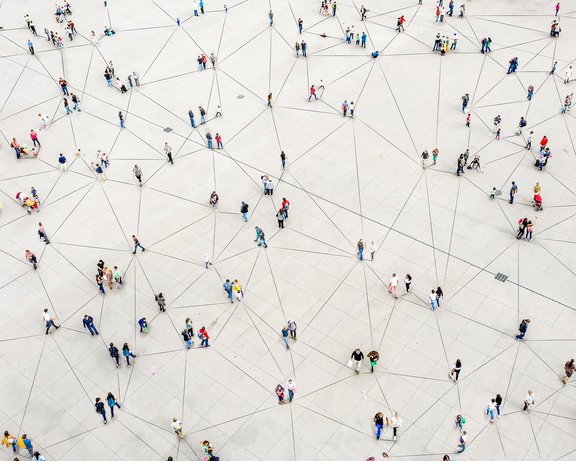 Social Media Netzwerk mit Menschen dargestellt