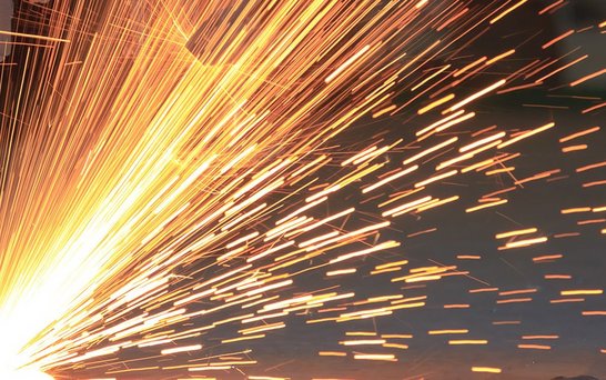 Metallurgie Funken sprühen