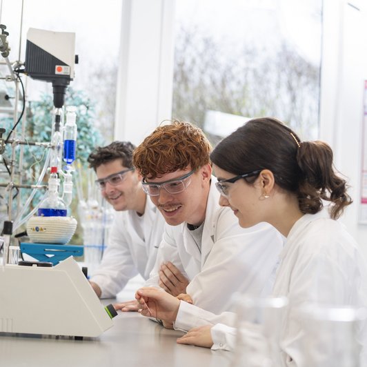 Auszubildende Chemielaboranten