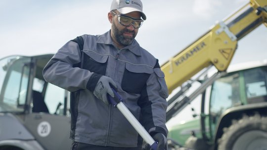 Messarbeiter beim Eminex messen