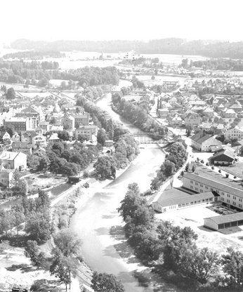 Trostberg mit Schule Luftaufhame im Jahr 1959