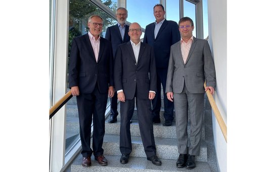 Background: Dr. Georg Weichselbaumer (CSO Alzchem), Matthias Scheurer (CFO Crearene) Front row: Dr. Jürgen Bezler (VP Human Nutrition Alzchem), Dr. Frank Heideloff (CEO Crearene), Dr. Uwe Riek (CScO Crearene)