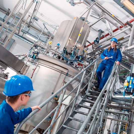 Chemiekanten in der Produktionsanlage